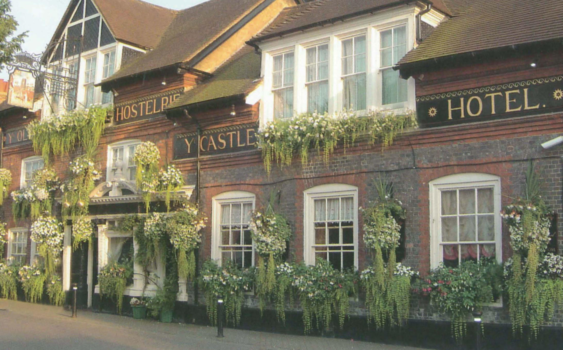 Castle Front The Castle Inn, available for Meetings, Weddings and Dining